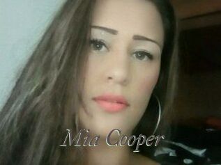 Mia_Cooper