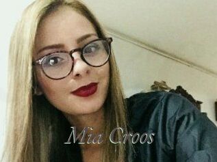 Mia_Croos